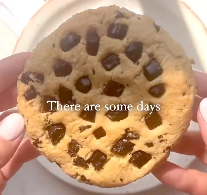 Sugar-free Keto Chocolate Chip Cookie